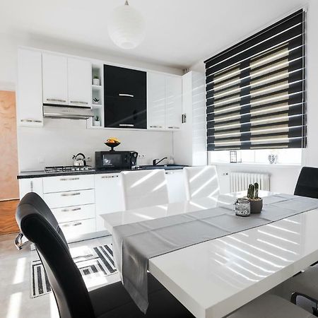 White Spacious Apartment 시비우 외부 사진